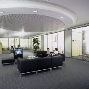 Raumteilersysteme von raumplus® strukturieren Ihre Räume und schaffen Transparenz oder Abtrennung, wo es sinnvoll ist.