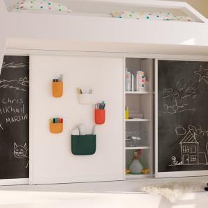 Schiebetüren von raumplus®, beschreibbar als Tafel oder magnetisch als Pinnwand.