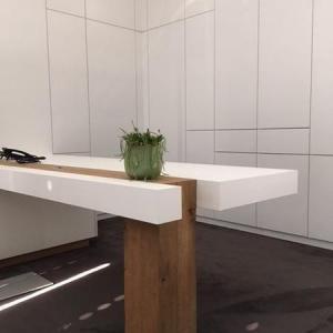 Ausgefallene Gestaltung in der Kommandozentrale des Chefbüros.